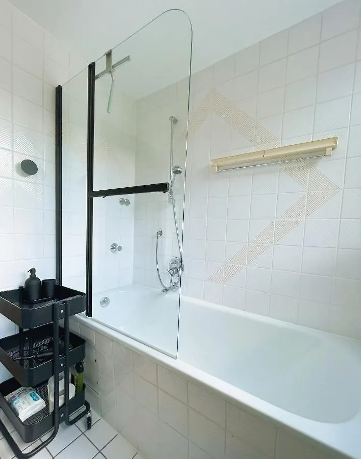 Ruhige 3 Zimmer Wohnung Gut Angebunden Düsseldorf